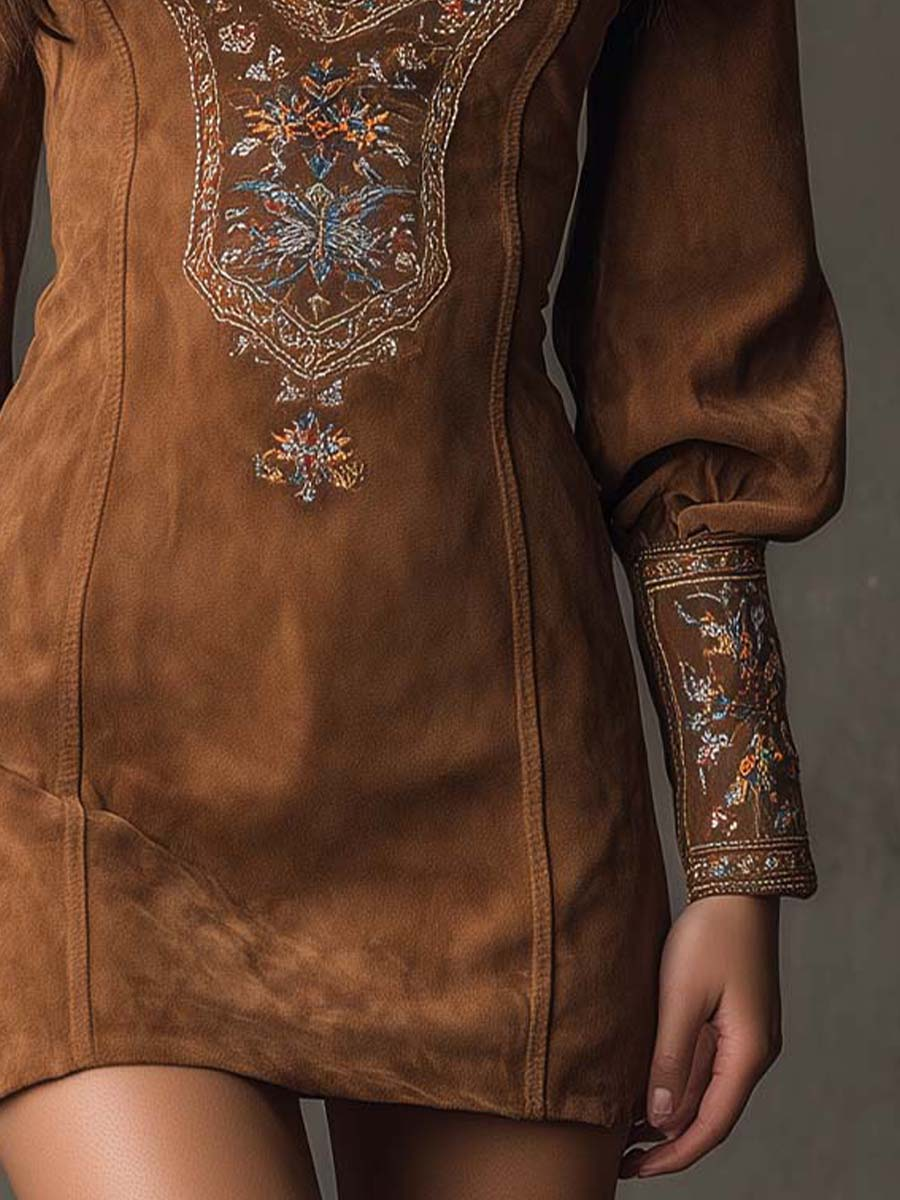 Mini klänning i mocka med broderi Lila