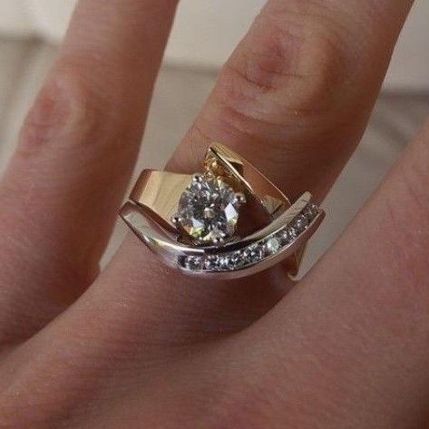 RAELIANA | TIDSLÖS ASYMMETRISK RING