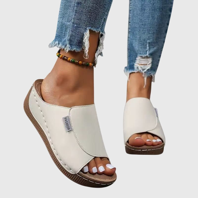 Esther | Ortopediska kilklackade sandaler